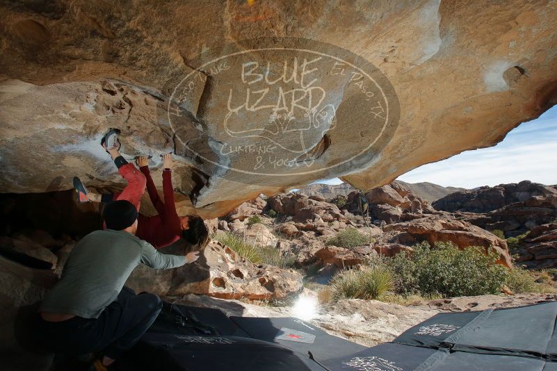 Bouldering in Hueco Tanks on 01/12/2020 with Blue Lizard Climbing and Yoga
Filename: SRM_20200112_1335040.jpg
Aperture: f/8.0
Shutter Speed: 1/250
Body: Canon EOS-1D Mark II
Lens: Canon EF 16-35mm f/2.8 L
