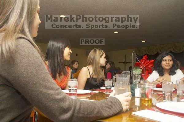 Alpha Xi Delta Christmas dinner, Friday, December 4, 2006.

Filename: SRM_20061204_1814148.jpg
Aperture: f/6.3
Shutter Speed: 1/250
Body: Canon EOS 20D
Lens: Canon EF-S 18-55mm f/3.5-5.6