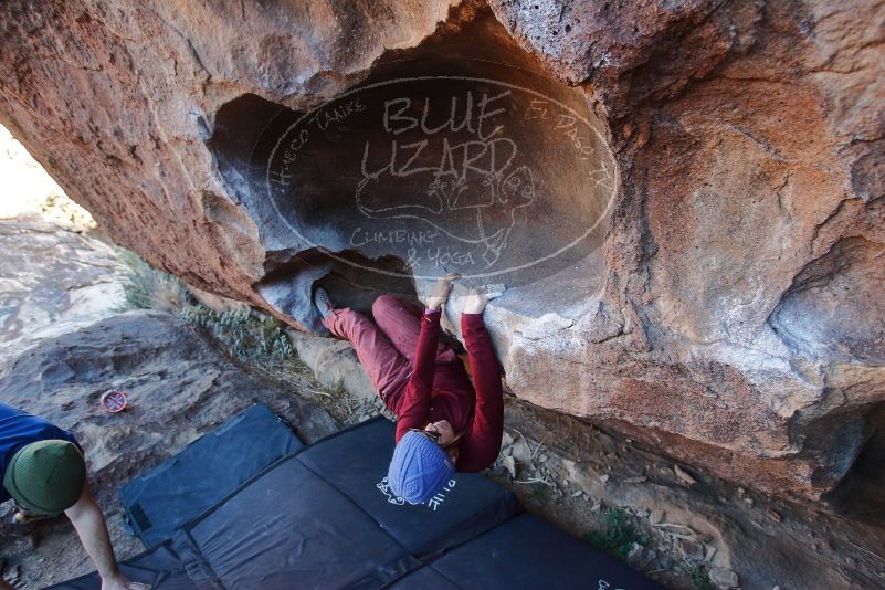Bouldering in Hueco Tanks on 01/12/2020 with Blue Lizard Climbing and Yoga
Filename: SRM_20200112_1654501.jpg
Aperture: f/4.5
Shutter Speed: 1/250
Body: Canon EOS-1D Mark II
Lens: Canon EF 16-35mm f/2.8 L