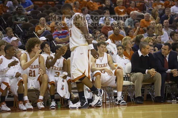 The longhorns defeated the Texas Southern University (TSU) Tigers 90-50 Tuesday night.

Filename: SRM_20061128_2034425.jpg
Aperture: f/2.8
Shutter Speed: 1/640
Body: Canon EOS-1D Mark II
Lens: Canon EF 80-200mm f/2.8 L