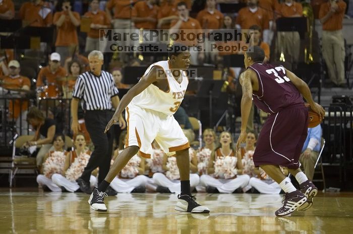 The longhorns defeated the Texas Southern University (TSU) Tigers 90-50 Tuesday night.

Filename: SRM_20061128_2036440.jpg
Aperture: f/2.8
Shutter Speed: 1/640
Body: Canon EOS-1D Mark II
Lens: Canon EF 80-200mm f/2.8 L