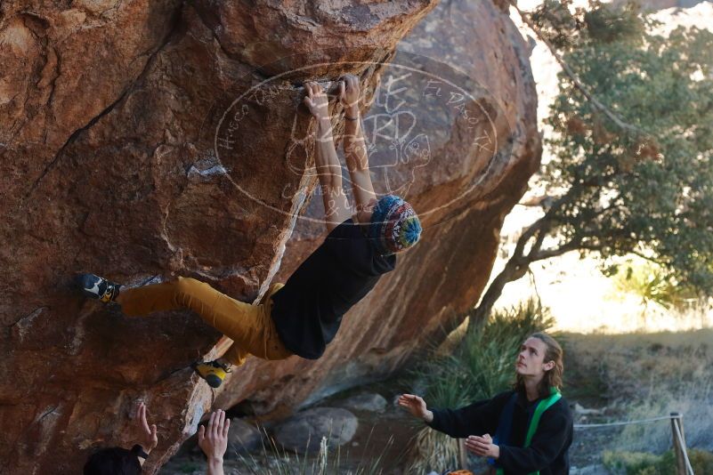 Bouldering in Hueco Tanks on 01/18/2020 with Blue Lizard Climbing and Yoga
Filename: SRM_20200118_1109370.jpg
Aperture: f/4.0
Shutter Speed: 1/250
Body: Canon EOS-1D Mark II
Lens: Canon EF 50mm f/1.8 II
