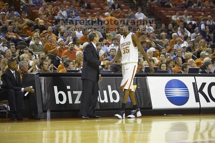 Guard/forward Kevin Durant, #35.  The longhorns defeated the Texas Southern University (TSU) Tigers 90-50 Tuesday night.

Filename: SRM_20061128_2038041.jpg
Aperture: f/2.8
Shutter Speed: 1/640
Body: Canon EOS-1D Mark II
Lens: Canon EF 80-200mm f/2.8 L