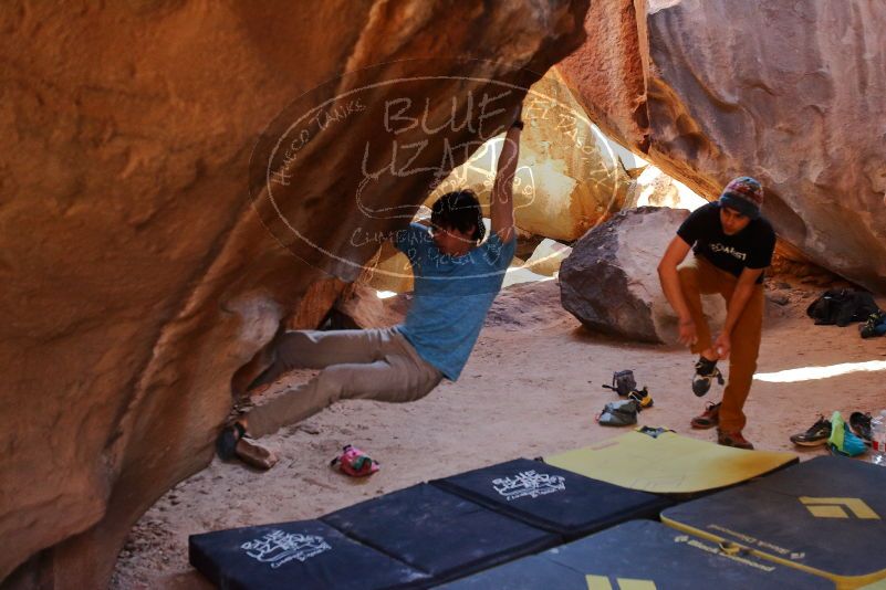 Bouldering in Hueco Tanks on 01/18/2020 with Blue Lizard Climbing and Yoga
Filename: SRM_20200118_1528430.jpg
Aperture: f/3.2
Shutter Speed: 1/250
Body: Canon EOS-1D Mark II
Lens: Canon EF 16-35mm f/2.8 L