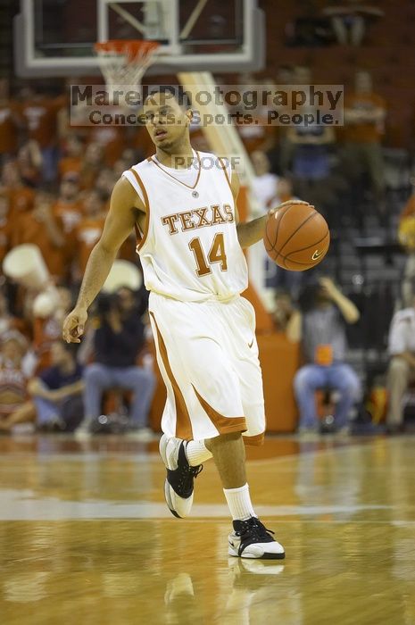 Guard D.J. Augustin, #14.  The longhorns defeated the Texas Southern University (TSU) Tigers 90-50 Tuesday night.

Filename: SRM_20061128_2045428.jpg
Aperture: f/2.8
Shutter Speed: 1/640
Body: Canon EOS-1D Mark II
Lens: Canon EF 80-200mm f/2.8 L