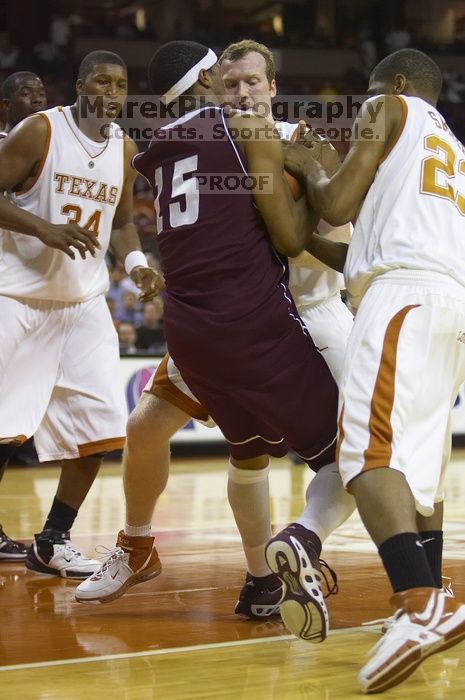 The longhorns defeated the Texas Southern University (TSU) Tigers 90-50 Tuesday night.

Filename: SRM_20061128_2046164.jpg
Aperture: f/2.8
Shutter Speed: 1/640
Body: Canon EOS-1D Mark II
Lens: Canon EF 80-200mm f/2.8 L