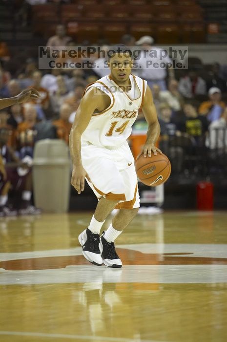 Guard D.J. Augustin, #14. The longhorns defeated the Texas Southern University (TSU) Tigers 90-50 Tuesday night.
Filename: SRM_20061128_2048429.jpg
Aperture: f/2.8
Shutter Speed: 1/640
Body: Canon EOS-1D Mark II
Lens: Canon EF 80-200mm f/2.8 L