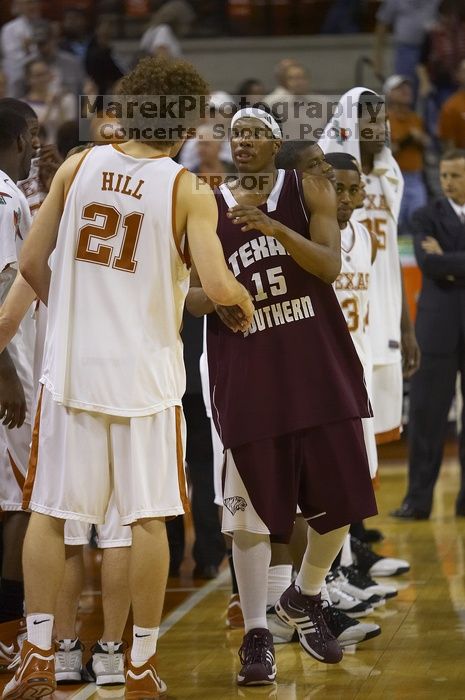 Matt Hill, #21. The longhorns defeated the Texas Southern University (TSU) Tigers 90-50 Tuesday night.
Filename: SRM_20061128_2049503.jpg
Aperture: f/2.8
Shutter Speed: 1/640
Body: Canon EOS-1D Mark II
Lens: Canon EF 80-200mm f/2.8 L