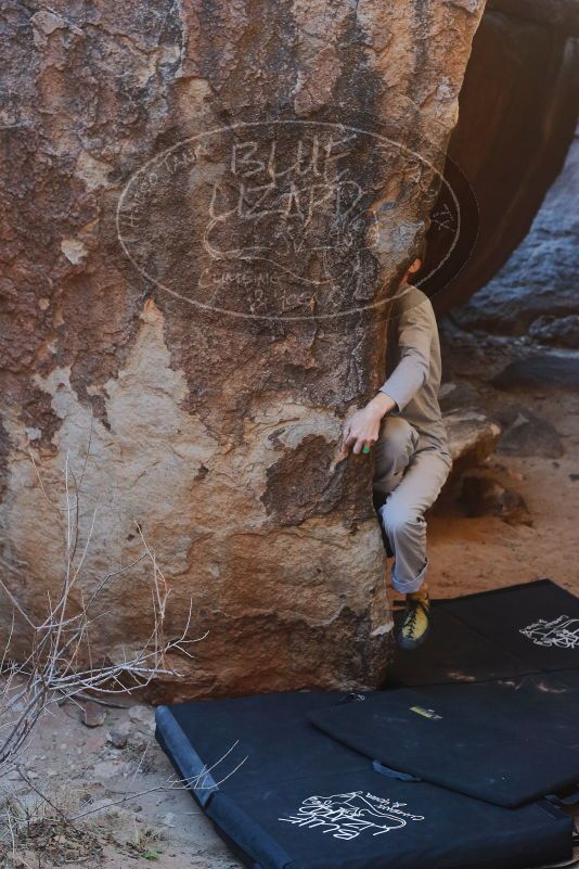 Bouldering in Hueco Tanks on 01/19/2020 with Blue Lizard Climbing and Yoga

Filename: SRM_20200119_1258010.jpg
Aperture: f/4.0
Shutter Speed: 1/320
Body: Canon EOS-1D Mark II
Lens: Canon EF 50mm f/1.8 II