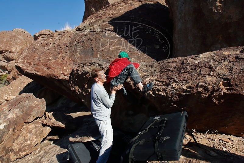 Bouldering in Hueco Tanks on 01/19/2020 with Blue Lizard Climbing and Yoga
Filename: SRM_20200119_1514050.jpg
Aperture: f/7.1
Shutter Speed: 1/500
Body: Canon EOS-1D Mark II
Lens: Canon EF 16-35mm f/2.8 L