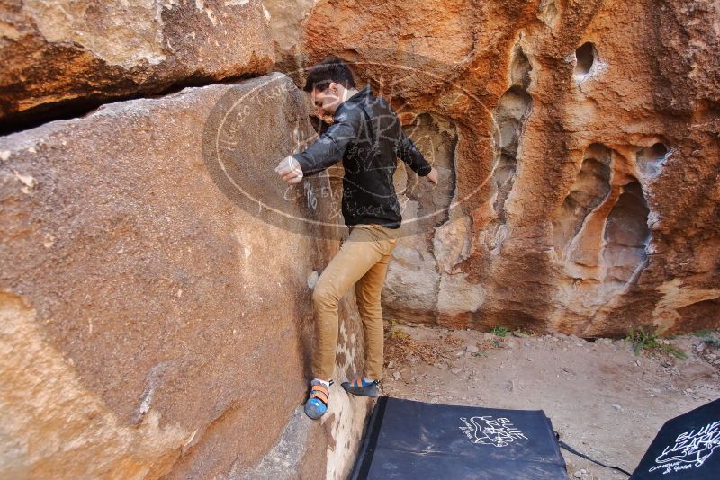 Bouldering in Hueco Tanks on 01/26/2020 with Blue Lizard Climbing and Yoga

Filename: SRM_20200126_1129140.jpg
Aperture: f/4.0
Shutter Speed: 1/250
Body: Canon EOS-1D Mark II
Lens: Canon EF 16-35mm f/2.8 L