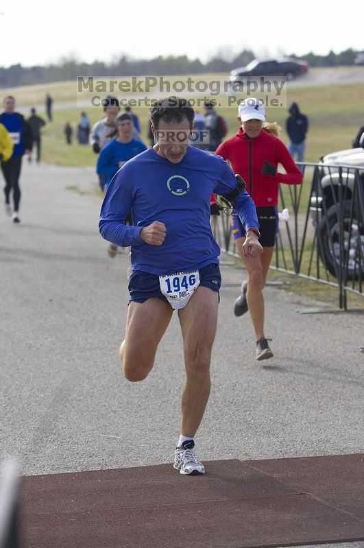 Decker Challenge 20K 2006 road race.

Filename: SRM_20061203_0947049.jpg
Aperture: f/4.0
Shutter Speed: 1/800
Body: Canon EOS-1D Mark II
Lens: Canon EF 80-200mm f/2.8 L