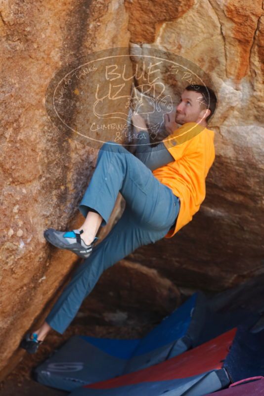 Bouldering in Hueco Tanks on 01/29/2020 with Blue Lizard Climbing and Yoga
Filename: SRM_20200129_1256100.jpg
Aperture: f/4.0
Shutter Speed: 1/250
Body: Canon EOS-1D Mark II
Lens: Canon EF 50mm f/1.8 II