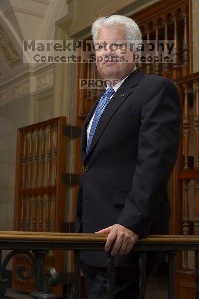 Portrait of UT Vice President and Chief Financial Officer Kevin Hegarty.

Filename: SRM_20061211_0910048.jpg
Aperture: f/6.3
Shutter Speed: 1/200
Body: Canon EOS-1D Mark II
Lens: Canon EF 50mm f/1.8 II