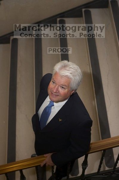 Portrait of UT Vice President and Chief Financial Officer Kevin Hegarty.

Filename: SRM_20061211_0913408.jpg
Aperture: f/3.5
Shutter Speed: 1/200
Body: Canon EOS-1D Mark II
Lens: Canon EF 50mm f/1.8 II