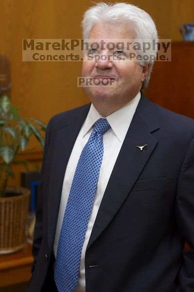Portrait of UT Vice President and Chief Financial Officer Kevin Hegarty.
Filename: SRM_20061211_0915362.jpg
Aperture: f/3.5
Shutter Speed: 1/200
Body: Canon EOS-1D Mark II
Lens: Canon EF 50mm f/1.8 II