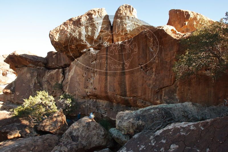 Bouldering in Hueco Tanks on 02/01/2020 with Blue Lizard Climbing and Yoga
Filename: SRM_20200201_1654390.jpg
Aperture: f/7.1
Shutter Speed: 1/200
Body: Canon EOS-1D Mark II
Lens: Canon EF 16-35mm f/2.8 L