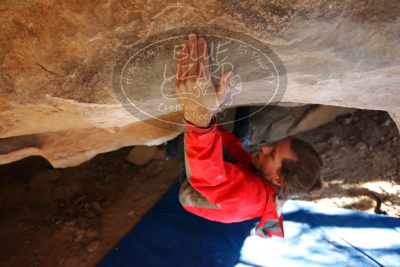 Bouldering in Hueco Tanks on 02/08/2020 with Blue Lizard Climbing and Yoga
Filename: SRM_20200208_1643340.jpg
Aperture: f/3.2
Shutter Speed: 1/250
Body: Canon EOS-1D Mark II
Lens: Canon EF 16-35mm f/2.8 L
