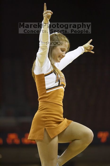 The lady longhorns defeated the Oral Roberts University's (ORU) Golden Eagles 79-40 Saturday night.

Filename: SRM_20061125_1331206.jpg
Aperture: f/2.8
Shutter Speed: 1/400
Body: Canon EOS-1D Mark II
Lens: Canon EF 80-200mm f/2.8 L