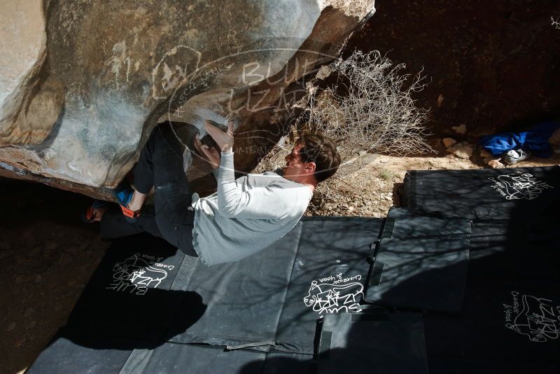 Bouldering in Hueco Tanks on 02/16/2020 with Blue Lizard Climbing and Yoga
Filename: SRM_20200216_1407460.jpg
Aperture: f/8.0
Shutter Speed: 1/250
Body: Canon EOS-1D Mark II
Lens: Canon EF 16-35mm f/2.8 L