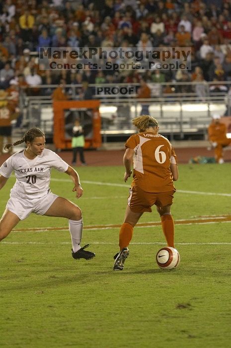 Greta Carter, #6.  The lady longhorns beat Texas A&M 1-0 in soccer Friday night.

Filename: SRM_20061027_1944283.jpg
Aperture: f/4.0
Shutter Speed: 1/640
Body: Canon EOS 20D
Lens: Canon EF 80-200mm f/2.8 L