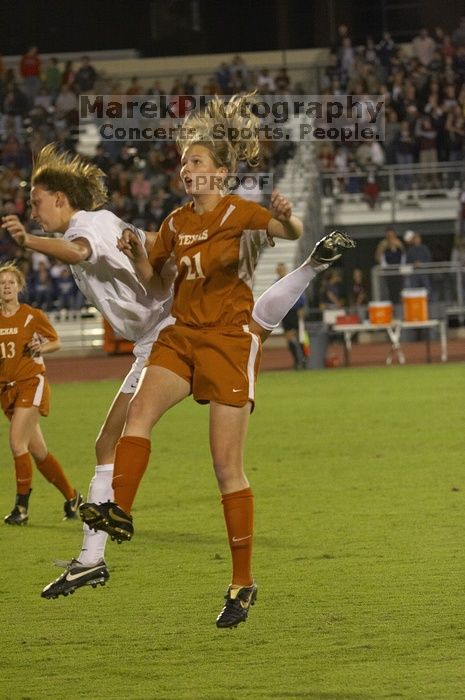 Emily Anderson, #21. The lady longhorns beat Texas A&M 1-0 in soccer Friday night.
Filename: SRM_20061027_1945421.jpg
Aperture: f/4.0
Shutter Speed: 1/640
Body: Canon EOS 20D
Lens: Canon EF 80-200mm f/2.8 L