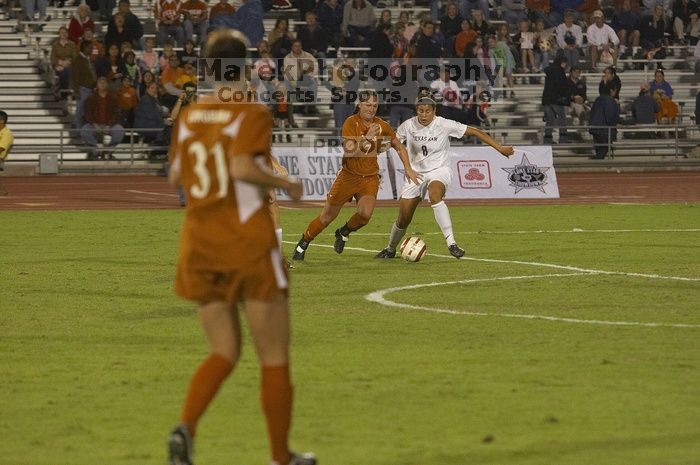 Caitlin Kennedy, #7.  The lady longhorns beat Texas A&M 1-0 in soccer Friday night.

Filename: SRM_20061027_2023301.jpg
Aperture: f/4.0
Shutter Speed: 1/800
Body: Canon EOS 20D
Lens: Canon EF 80-200mm f/2.8 L