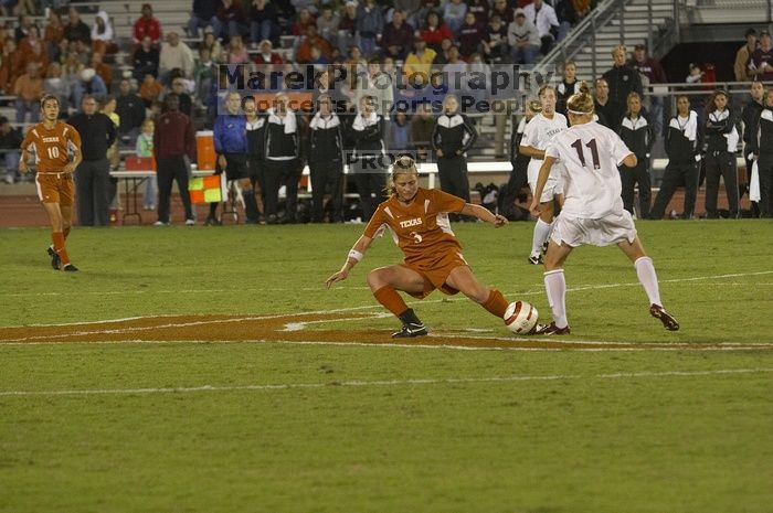 Carrie Schmit, #3.  The lady longhorns beat Texas A&M 1-0 in soccer Friday night.

Filename: SRM_20061027_2033140.jpg
Aperture: f/4.0
Shutter Speed: 1/800
Body: Canon EOS 20D
Lens: Canon EF 80-200mm f/2.8 L