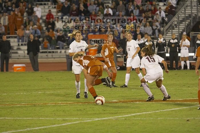Carrie Schmit, #3.  The lady longhorns beat Texas A&M 1-0 in soccer Friday night.

Filename: SRM_20061027_2055247.jpg
Aperture: f/3.5
Shutter Speed: 1/800
Body: Canon EOS 20D
Lens: Canon EF 80-200mm f/2.8 L