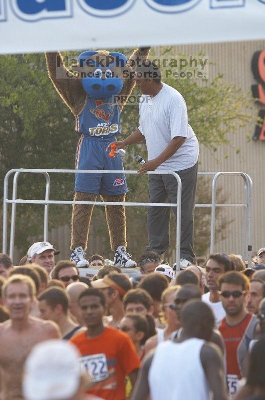 Beth ran the IBM 10K Classic Road Race.

Filename: SRM_20061001_0759386.jpg
Aperture: f/4.0
Shutter Speed: 1/250
Body: Canon EOS 20D
Lens: Canon EF 80-200mm f/2.8 L