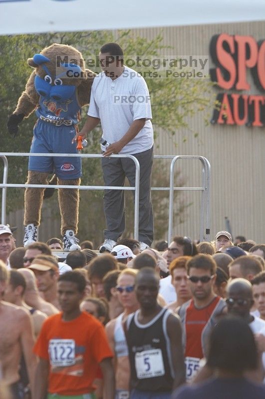 Beth ran the IBM 10K Classic Road Race.

Filename: SRM_20061001_0759428.jpg
Aperture: f/4.0
Shutter Speed: 1/250
Body: Canon EOS 20D
Lens: Canon EF 80-200mm f/2.8 L