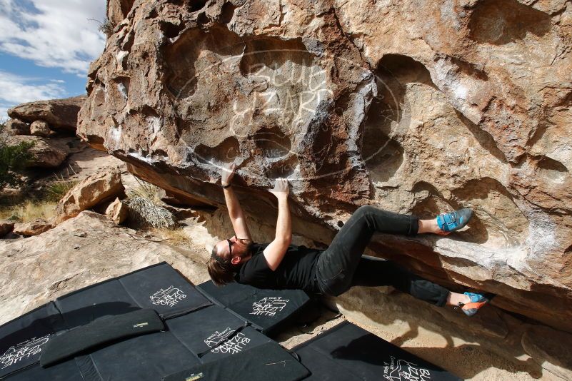 Bouldering in Hueco Tanks on 02/29/2020 with Blue Lizard Climbing and Yoga
Filename: SRM_20200229_1131210.jpg
Aperture: f/7.1
Shutter Speed: 1/320
Body: Canon EOS-1D Mark II
Lens: Canon EF 16-35mm f/2.8 L