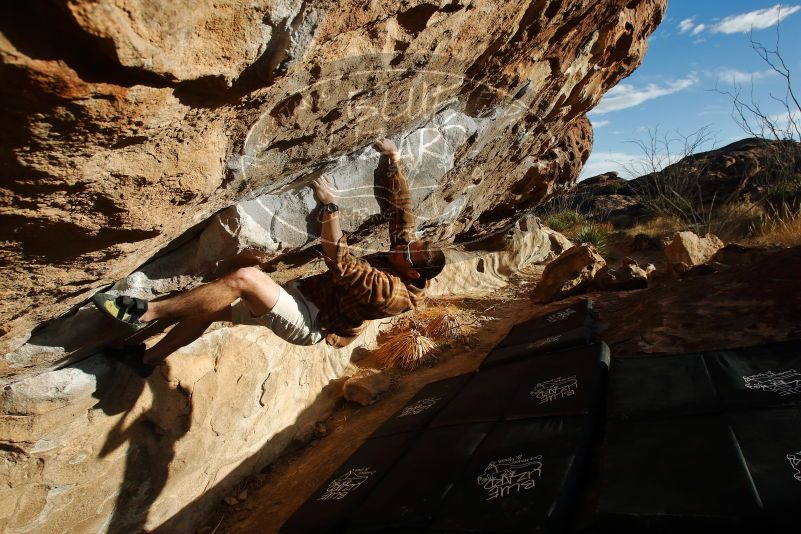 Bouldering in Hueco Tanks on 02/29/2020 with Blue Lizard Climbing and Yoga
Filename: SRM_20200229_1758160.jpg
Aperture: f/6.3
Shutter Speed: 1/400
Body: Canon EOS-1D Mark II
Lens: Canon EF 16-35mm f/2.8 L