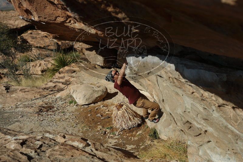 Bouldering in Hueco Tanks on 03/06/2020 with Blue Lizard Climbing and Yoga
Filename: SRM_20200306_1651070.jpg
Aperture: f/4.0
Shutter Speed: 1/1000
Body: Canon EOS-1D Mark II
Lens: Canon EF 50mm f/1.8 II