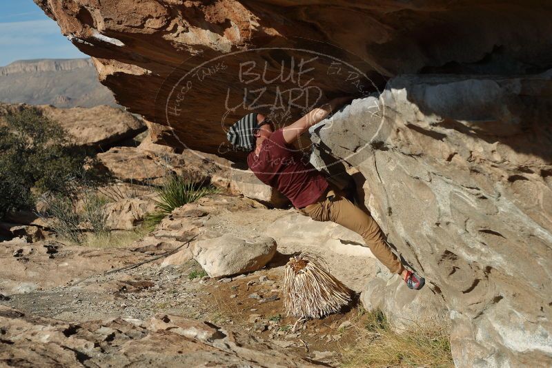 Bouldering in Hueco Tanks on 03/06/2020 with Blue Lizard Climbing and Yoga
Filename: SRM_20200306_1652050.jpg
Aperture: f/4.0
Shutter Speed: 1/1000
Body: Canon EOS-1D Mark II
Lens: Canon EF 50mm f/1.8 II