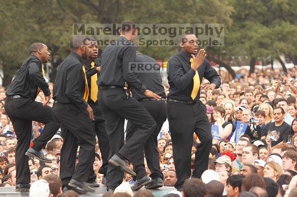 The Barack Obama "Kick-Ass" Rally--the Obama for president, 2008, rally
Filename: SRM_20070223_1504367.jpg
Aperture: f/3.5
Shutter Speed: 1/320
Body: Canon EOS 20D
Lens: Canon EF 80-200mm f/2.8 L