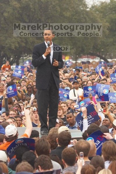 Obama speaking to a crowd of over 20,000 supporters at The Barack Obama "Kick-Ass" Rally--the Obama for president, 2008, rally, held in Austin, Friday, February 23, 2007.
Filename: SRM_20070223_1518001.jpg
Aperture: f/5.0
Shutter Speed: 1/250
Body: Canon EOS 20D
Lens: Canon EF 80-200mm f/2.8 L