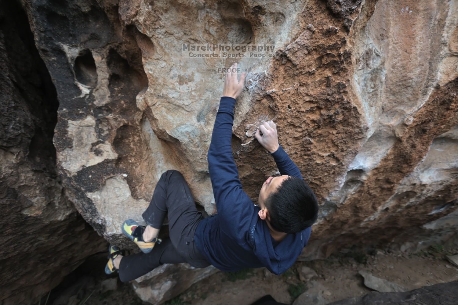 

Filename: SRM_20211125_1003590.jpg
Aperture: f/4.0
Shutter Speed: 1/400
Body: Canon EOS R6
Lens: Canon EF 16-35mm f/2.8 L