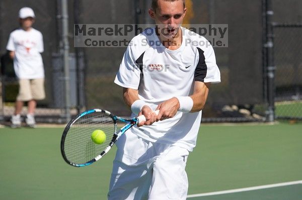 Texas' Dimitar Kutrovsky defeated Tech's Jose Muguruza 6-2 and 6-3.  The University of Texas (UT) men's tennis team defeated Georgia Tech (GT) Saturday, February 24, 2007..
Filename: SRM_20070224_1426525.jpg
Aperture: f/5.0
Shutter Speed: 1/4000
Body: Canon EOS-1D Mark II
Lens: Canon EF 80-200mm f/2.8 L