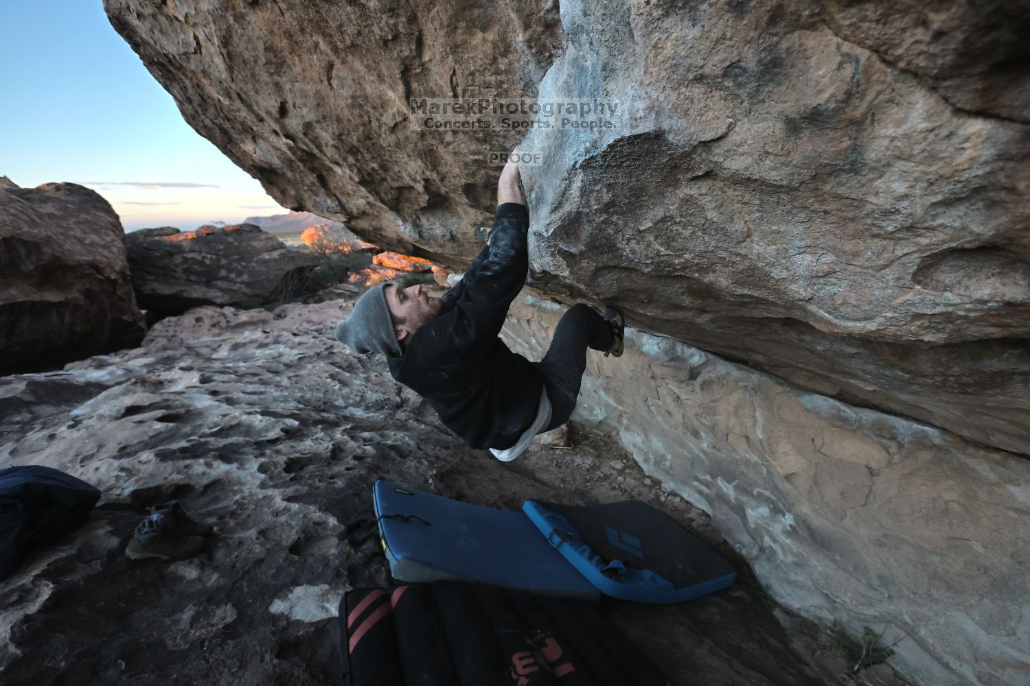 

Filename: SRM_20211125_1653361.jpg
Aperture: f/5.6
Shutter Speed: 1/500
Body: Canon EOS R6
Lens: Canon EF 16-35mm f/2.8 L