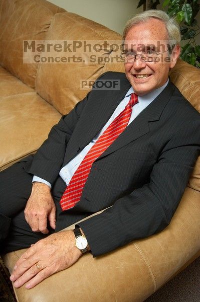 Portraits of UT Vice President of Research Dr Juan Sanchez.
Filename: SRM_20070227_1300423.jpg
Aperture: f/4.5
Shutter Speed: 1/250
Body: Canon EOS-1D Mark II
Lens: Sigma 15-30mm f/3.5-4.5 EX Aspherical DG DF