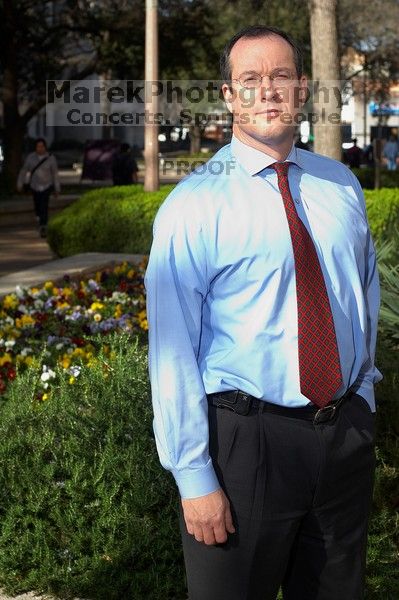 Portraits of UT Vice President of Information Technology Brian E Roberts.
Filename: SRM_20070226_0907222.jpg
Aperture: f/5.6
Shutter Speed: 1/250
Body: Canon EOS 20D
Lens: Canon EF 50mm f/1.8 II