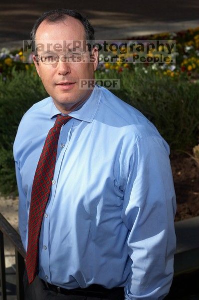 Portraits of UT Vice President of Information Technology Brian E Roberts.
Filename: SRM_20070226_0908242.jpg
Aperture: f/5.6
Shutter Speed: 1/250
Body: Canon EOS 20D
Lens: Canon EF 50mm f/1.8 II
