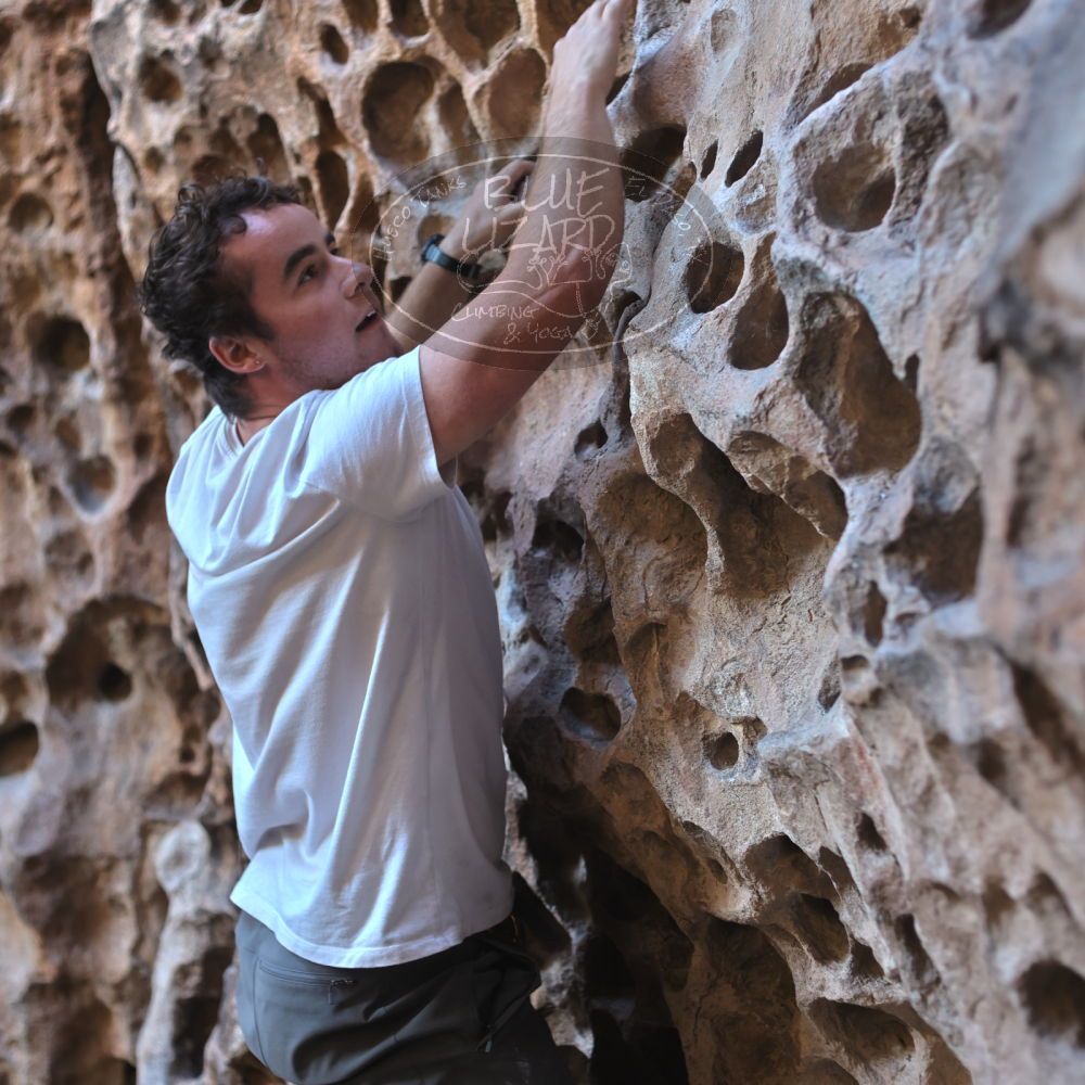 

Filename: SRM_20220107_1045130.jpg
Aperture: f/2.8
Shutter Speed: 1/250
Body: Canon EOS R6
Lens: Canon EF 50mm f/1.8 II