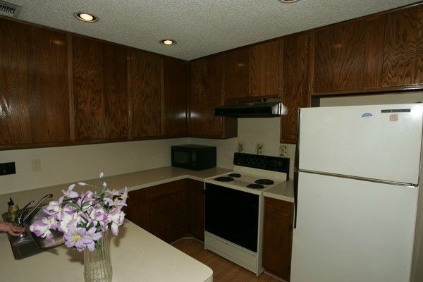 Condominium hunting with Beth.

Filename: SRM_20070411_1900581.jpg
Aperture: f/8.0
Shutter Speed: 1/160
Body: Canon EOS-1D Mark II
Lens: Sigma 15-30mm f/3.5-4.5 EX Aspherical DG DF