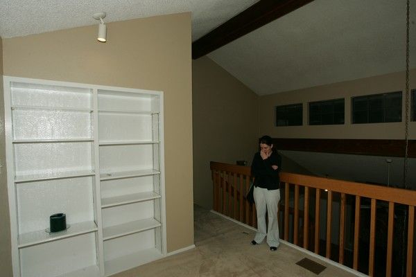 Condominium hunting with Beth.

Filename: SRM_20070411_1904307.jpg
Aperture: f/8.0
Shutter Speed: 1/160
Body: Canon EOS-1D Mark II
Lens: Sigma 15-30mm f/3.5-4.5 EX Aspherical DG DF