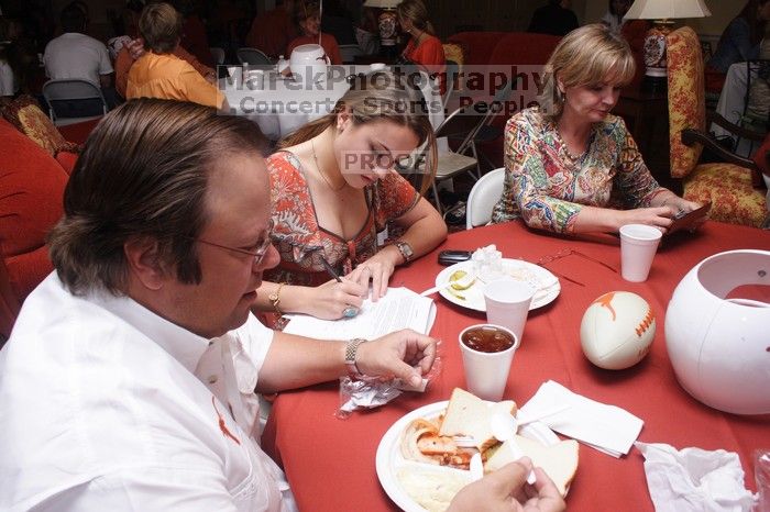 Haley Lyons and her parents sign the Kappa house leasing contract. Kappa Kappa Gamma (KKG) hosted a parents' weekend barbecue before the UT vs Nebraska football game on Saturday, October 27, 2007 at their sorority house.
Filename: SRM_20071027_1206126.jpg
Aperture: f/8.0
Shutter Speed: 1/250
Body: Canon EOS 20D
Lens: Canon EF-S 18-55mm f/3.5-5.6