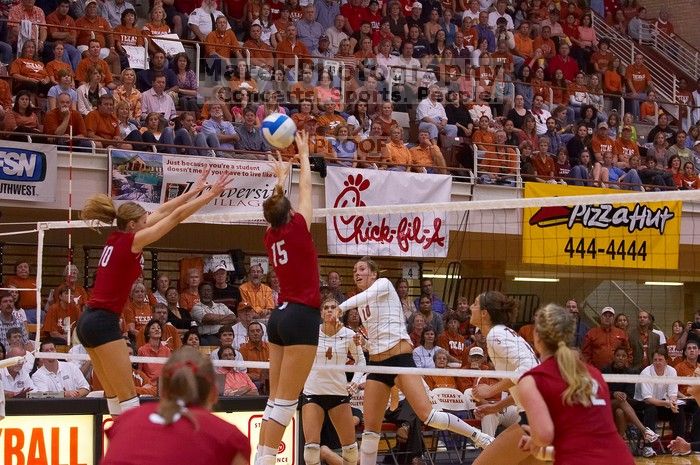 The Longhorns defeated the Huskers 3-0 on Wednesday night, October 24, 2007 at Gregory Gym.
Filename: SRM_20071024_1924480.jpg
Aperture: f/4.0
Shutter Speed: 1/400
Body: Canon EOS-1D Mark II
Lens: Canon EF 80-200mm f/2.8 L