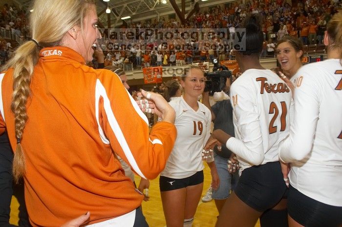 The Longhorns defeated the Huskers 3-0 on Wednesday night, October 24, 2007 at Gregory Gym.

Filename: SRM_20071024_2016408.jpg
Aperture: f/5.6
Shutter Speed: 1/100
Body: Canon EOS 20D
Lens: Canon EF-S 18-55mm f/3.5-5.6