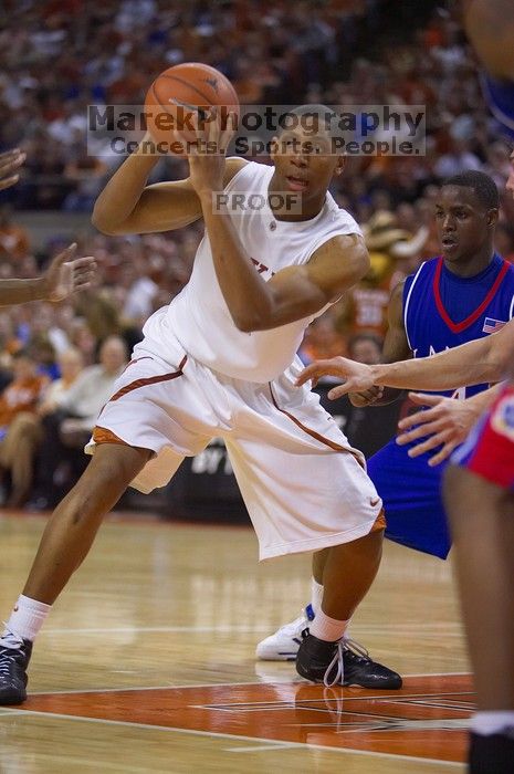 The University of Texas (UT) Longhorns defeated the University of Kansas Jayhawks 72-69 in Austin, Texas on Monday, February 11, 2008.
Filename: SRM_20080211_2141305.jpg
Aperture: f/2.8
Shutter Speed: 1/640
Body: Canon EOS-1D Mark II
Lens: Canon EF 80-200mm f/2.8 L